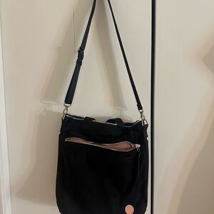 Shorty Love - Wonder Large Crossbody Bag in Black